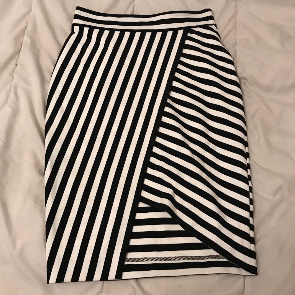 Express B&W Skirt